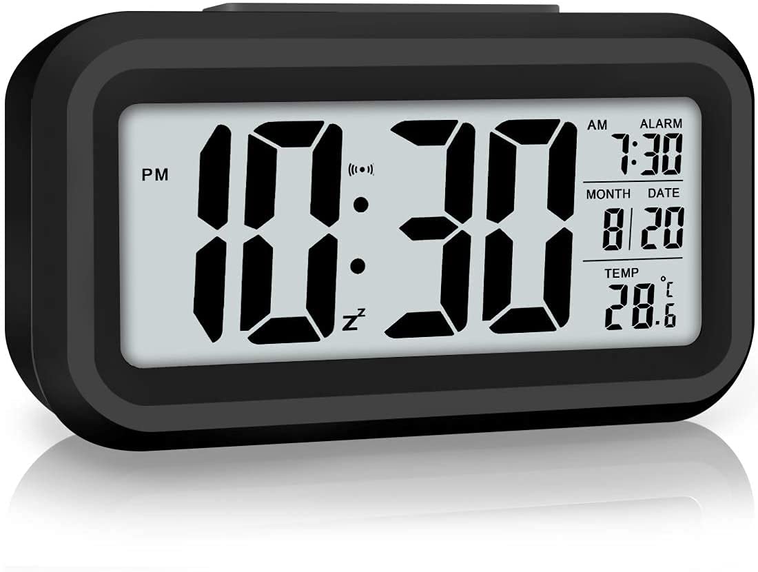 Lesipee Digital Alarm Clock, Clock for Bedroom, Desk Clock Battery Operated, Digital Clock with Smart Night Light 12/24H Display Snooze Function for Heavy Sleepers for Kids