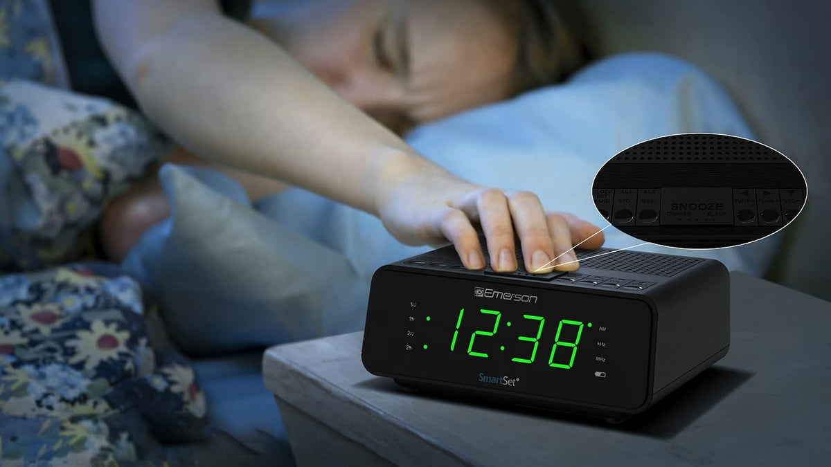 Emerson SmartSet Dual Alarm Clock Radio with AM/FM, Auto Time Setting, Sleep Timer, Snooze, 20 Presets, Easy-to-Read .9-inch Jade Green Dimmable LED Display, CKS1900