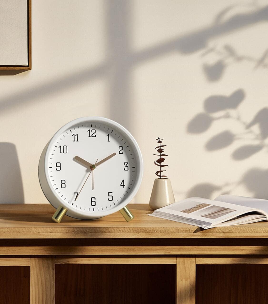SHISEDECO Small Analog Alarm Clock, Battery Operated Desk Clock, White
