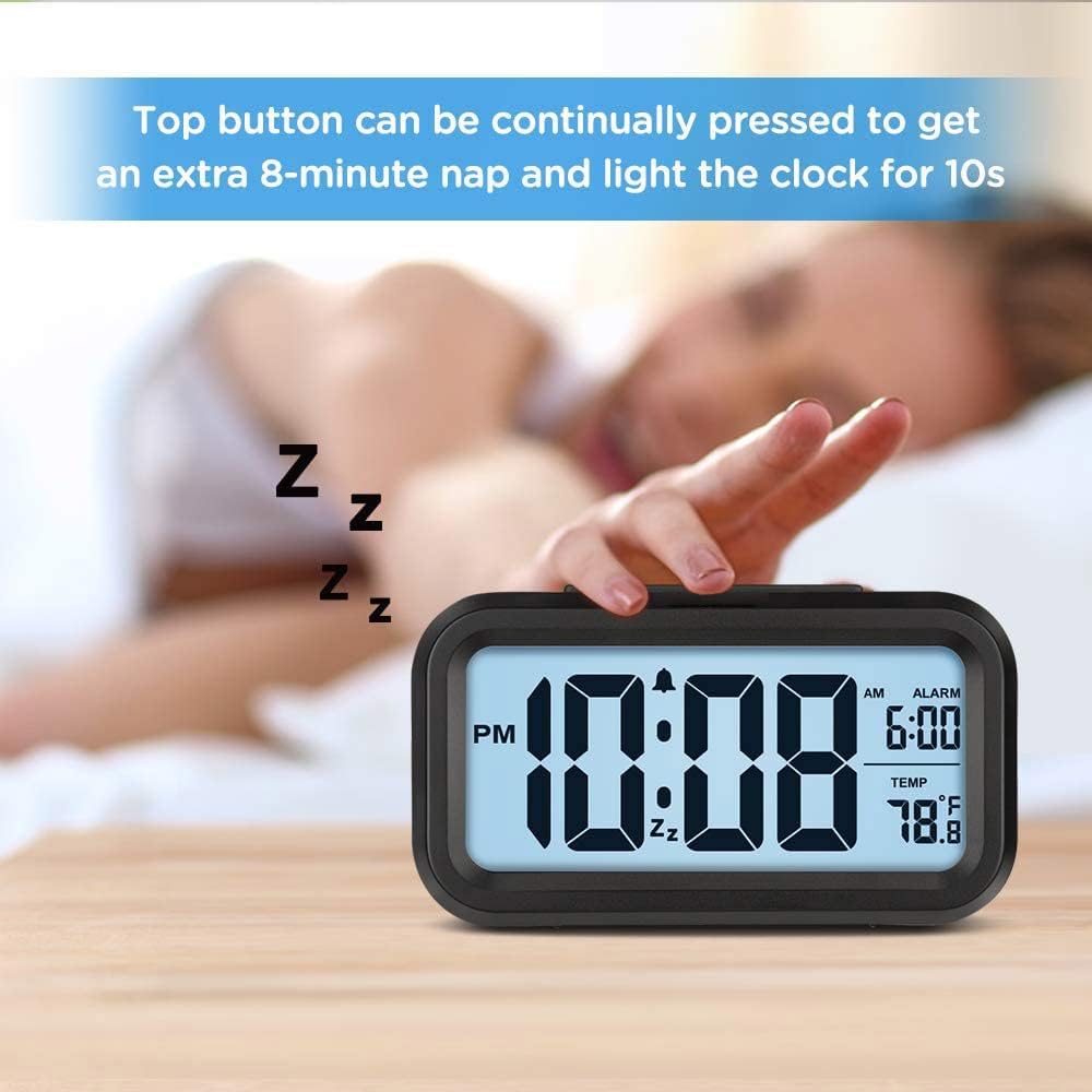 Lesipee Digital Alarm Clock, Clock for Bedroom, Desk Clock Battery Operated, Digital Clock with Smart Night Light 12/24H Display Snooze Function for Heavy Sleepers for Kids