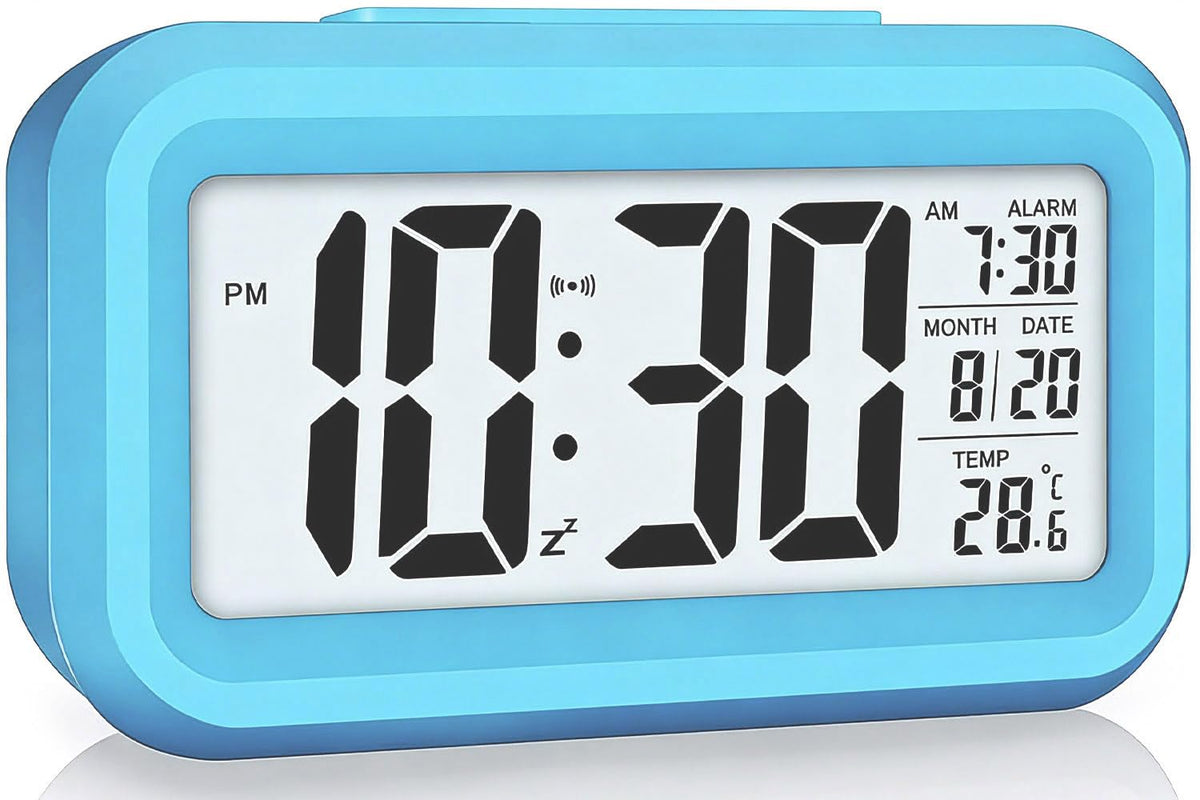 Lesipee Digital Alarm Clock, Clock for Bedroom, Desk Clock Battery Operated, Digital Clock with Smart Night Light 12/24H Display Snooze Function for Heavy Sleepers for Kids