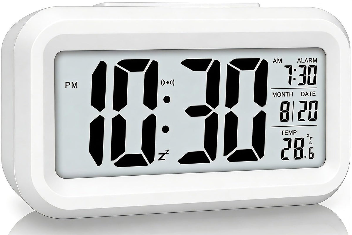 Lesipee Digital Alarm Clock, Clock for Bedroom, Desk Clock Battery Operated, Digital Clock with Smart Night Light 12/24H Display Snooze Function for Heavy Sleepers for Kids