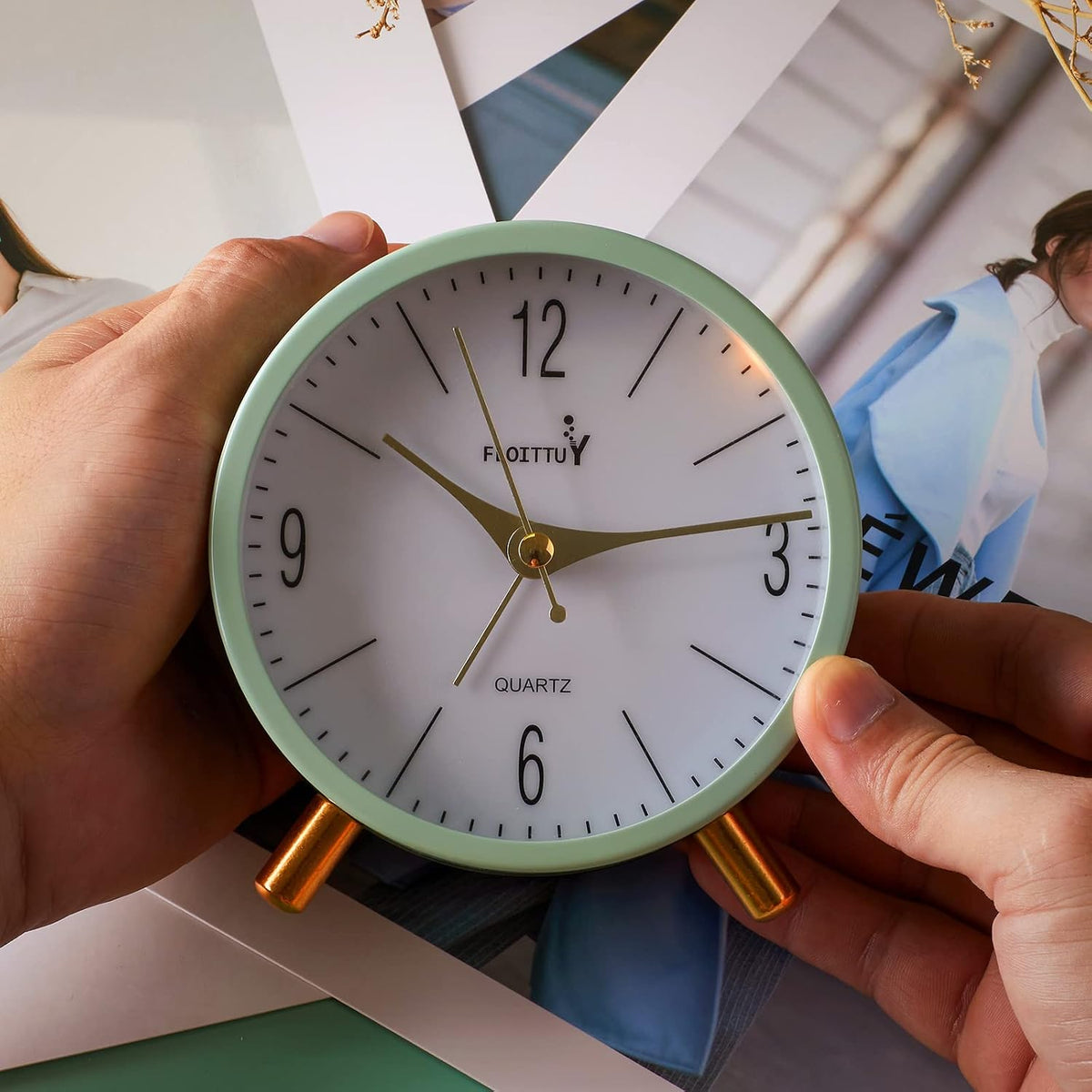 FLOITTUY 4 inches Super Silent Alarm Clock, Cream Green Beep Wake Round Alarm Clock with Night Light,Battery Operated,Easy Set Entry Lux Stylefor Desk, Bedroom and Home Decoration